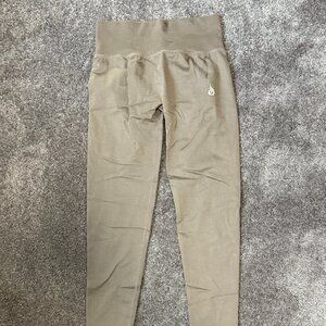 Medium Ryderwear Butt Scrunch Leggings - Tan NWOT